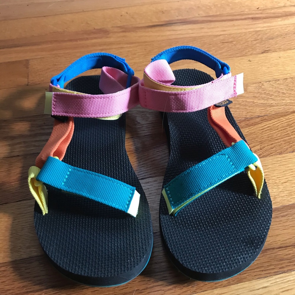Women’s tevas